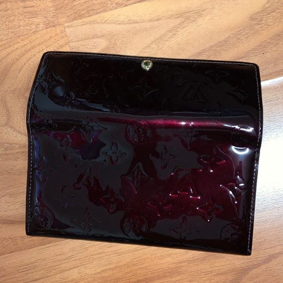 Authentic Louis Vuitton Rouge Fauviste Monogram Vernis Sarah Wallet - Picture 13 of 16